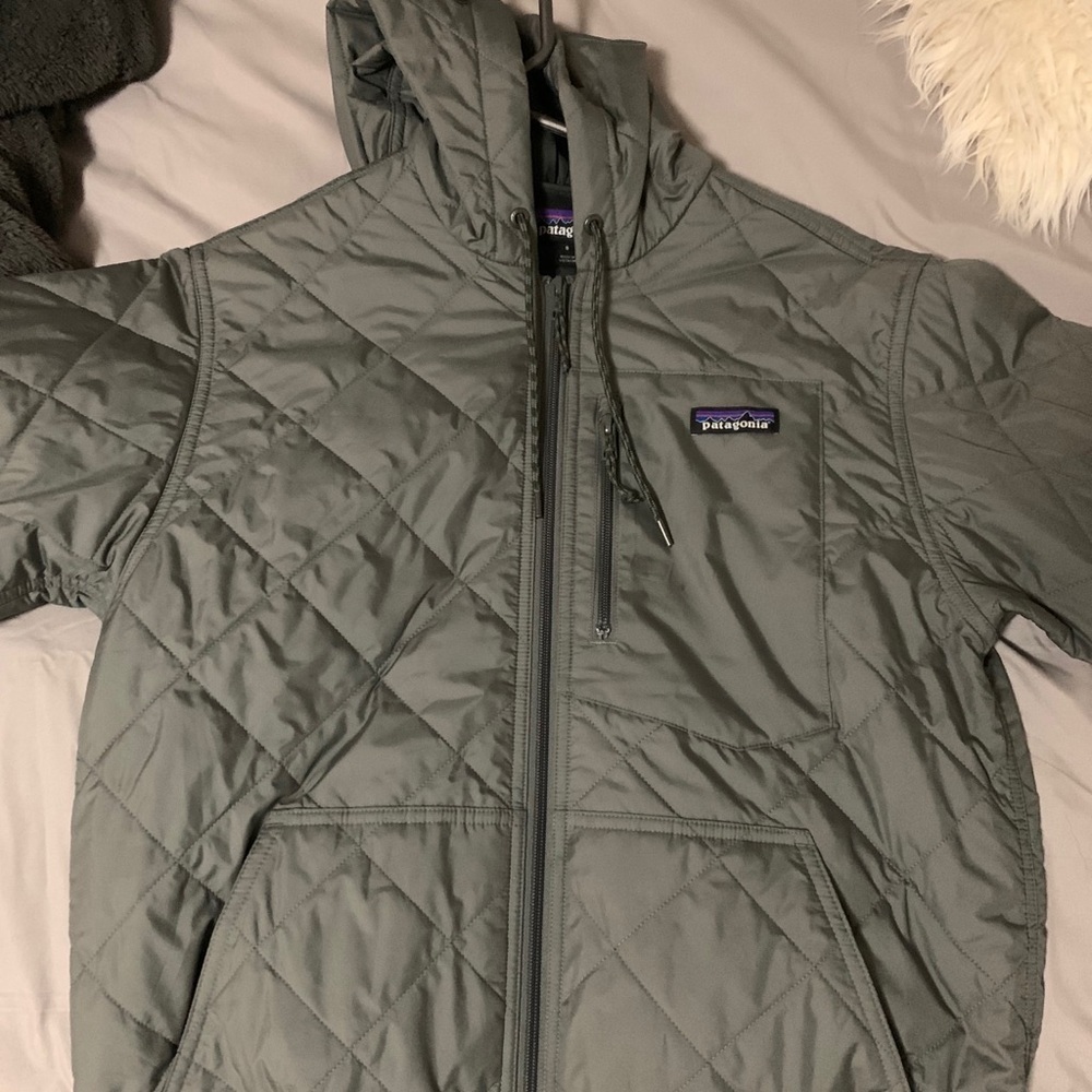 patagonia men’s diamond quilted bomber hoodie